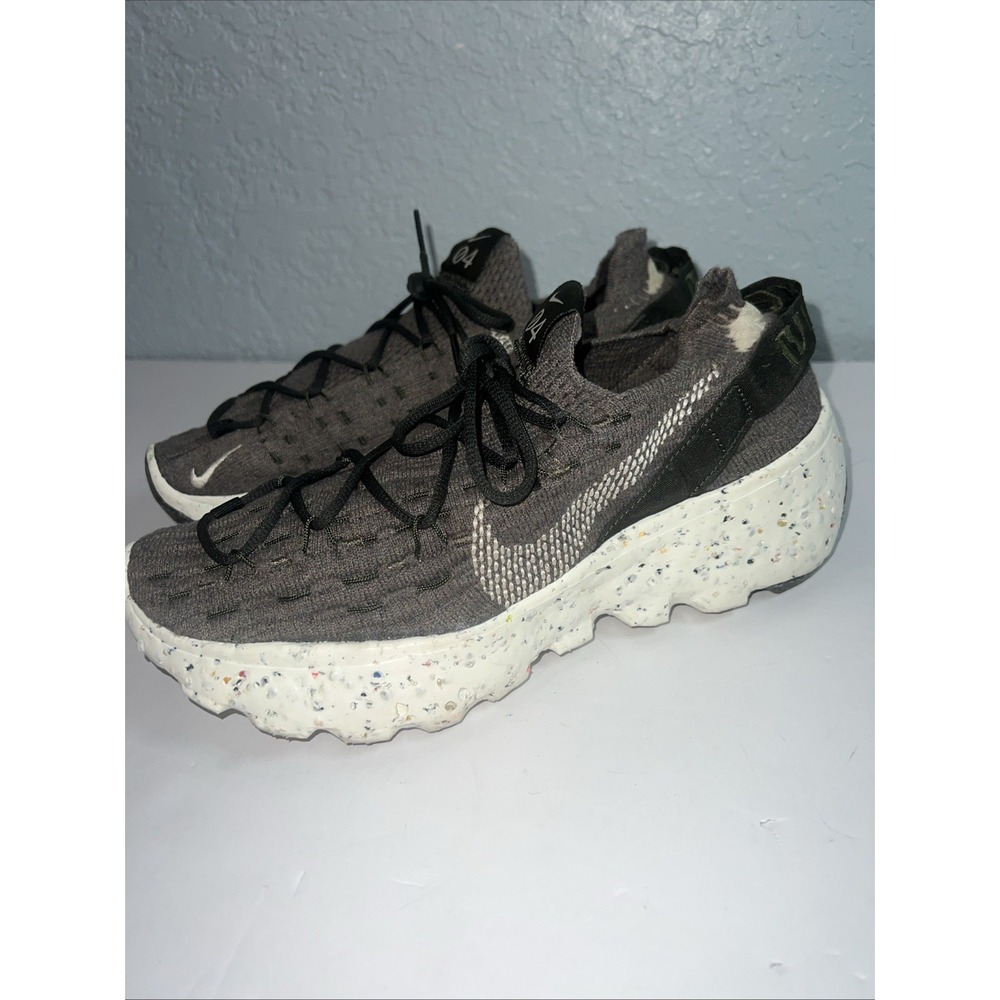 Nike Women’s Dark Gray and White Speckled Sole Athletic Sneakers